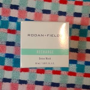 NIB Rodan + Fields Recharge detox mask